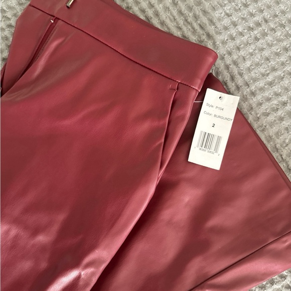 *NEW* size 2 Burgandy Faux leather, Fitted Wide Leg Pant Alexia Admor - Picture 3 of 7